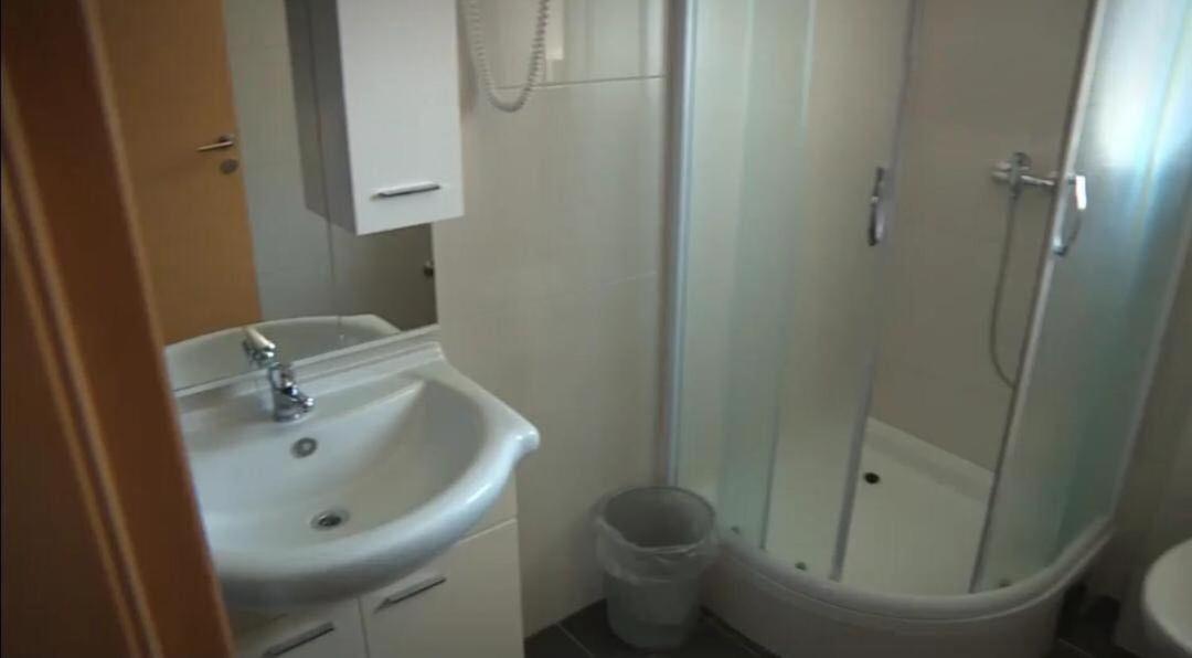 גראדאץ Hotel Lukas מראה חיצוני תמונה