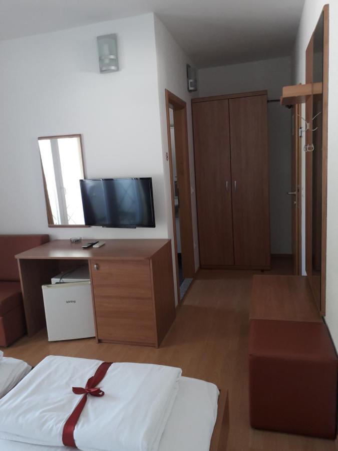 גראדאץ Hotel Lukas מראה חיצוני תמונה
