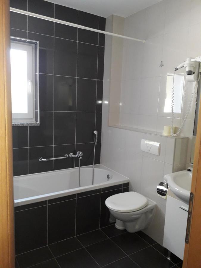 גראדאץ Hotel Lukas מראה חיצוני תמונה