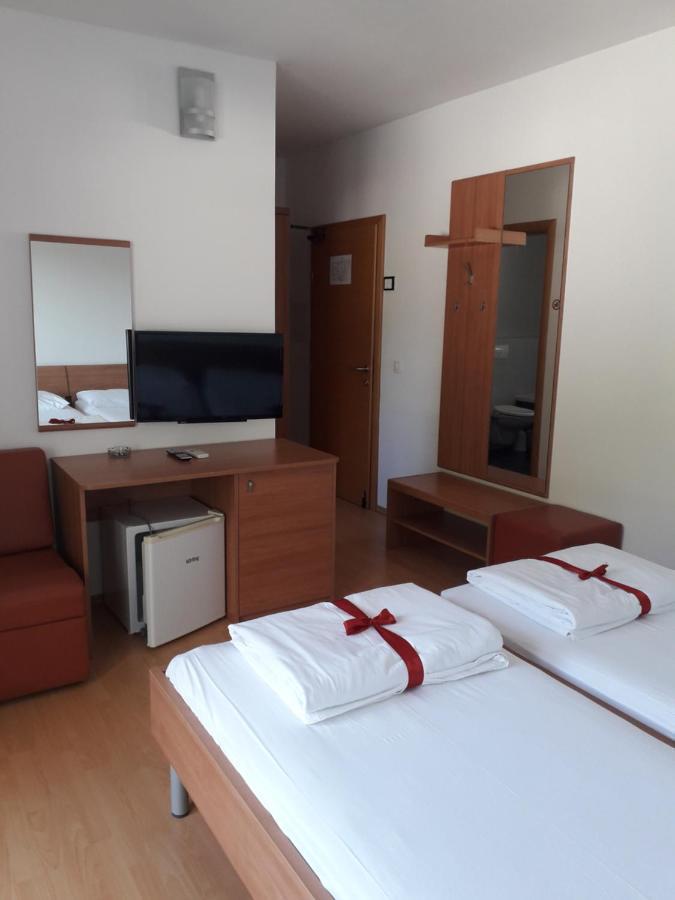 גראדאץ Hotel Lukas מראה חיצוני תמונה